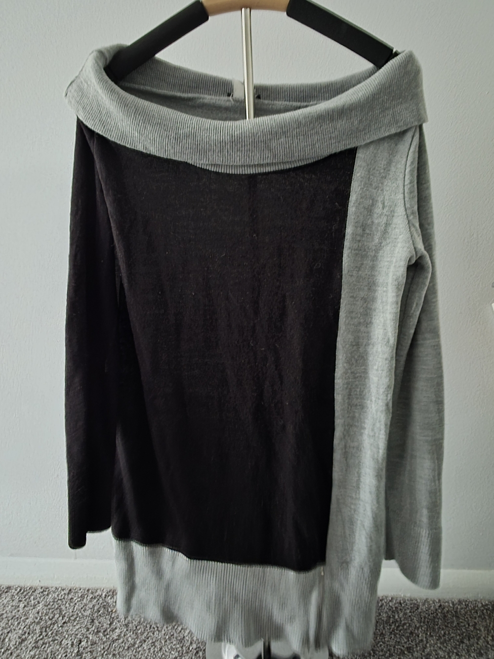 VENUS Two-Tone Off-the-Shoulder Black and Light Gray Sweater